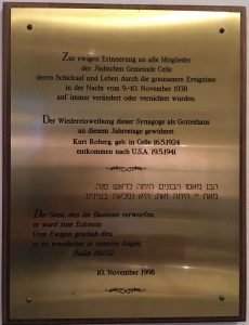 Gedenktafel zur Erinnerung an die jüdische Gemeinde im Vorraum der Synagoge in Celle. Foto: Foto: Johannes Geisel